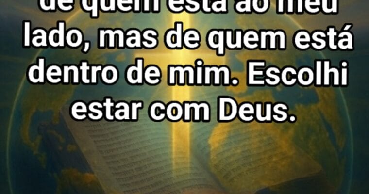 “Não importa quem me acompanha, o importante é quem me guia. Sei que nem sempre é fácil seguir um caminho diferente daqueles que amamos, mas lembre-se que você não está sozinha(o). Deus te fortalece a cada passo!